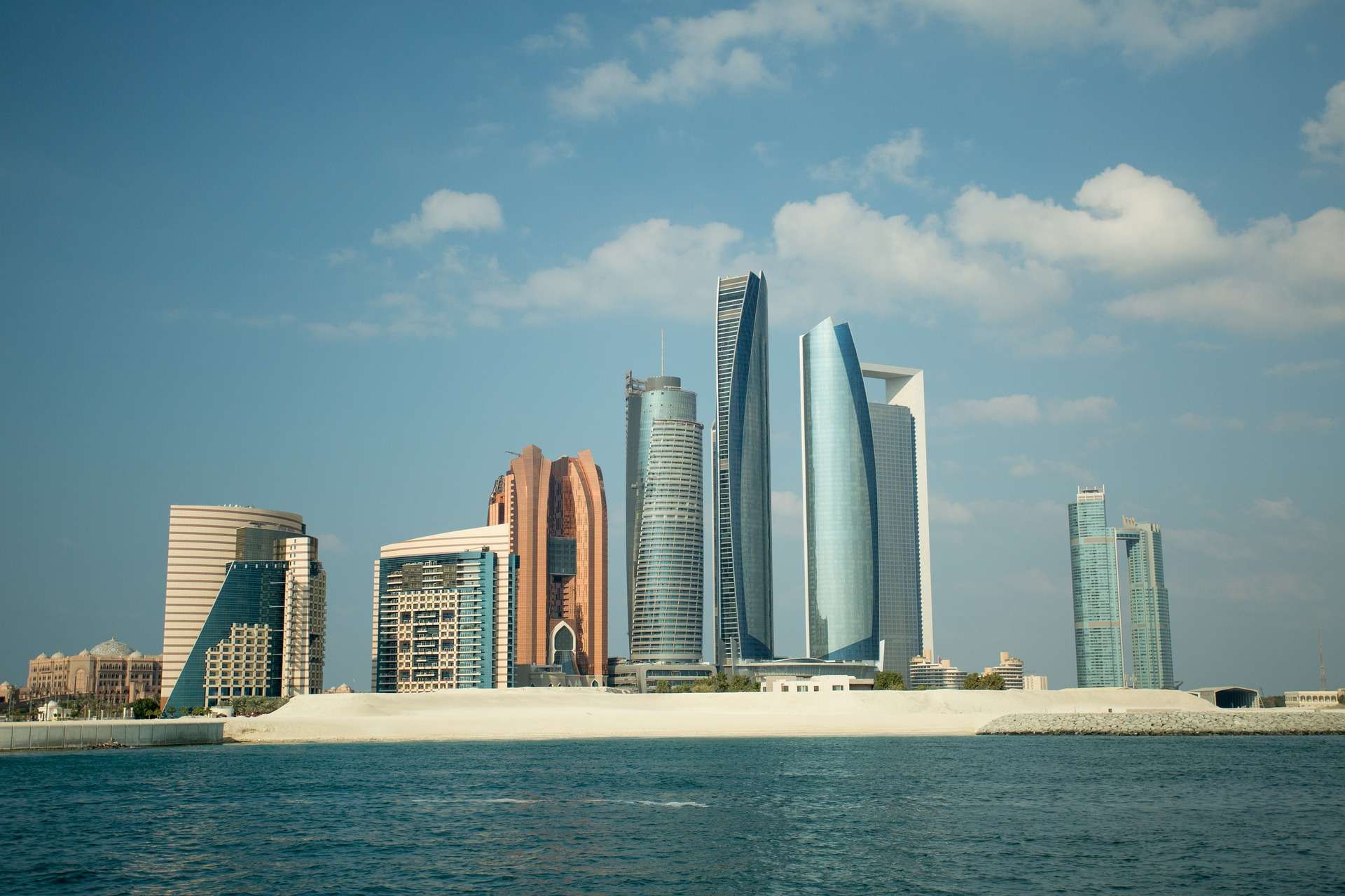 abu-dhabi-1177898_1920